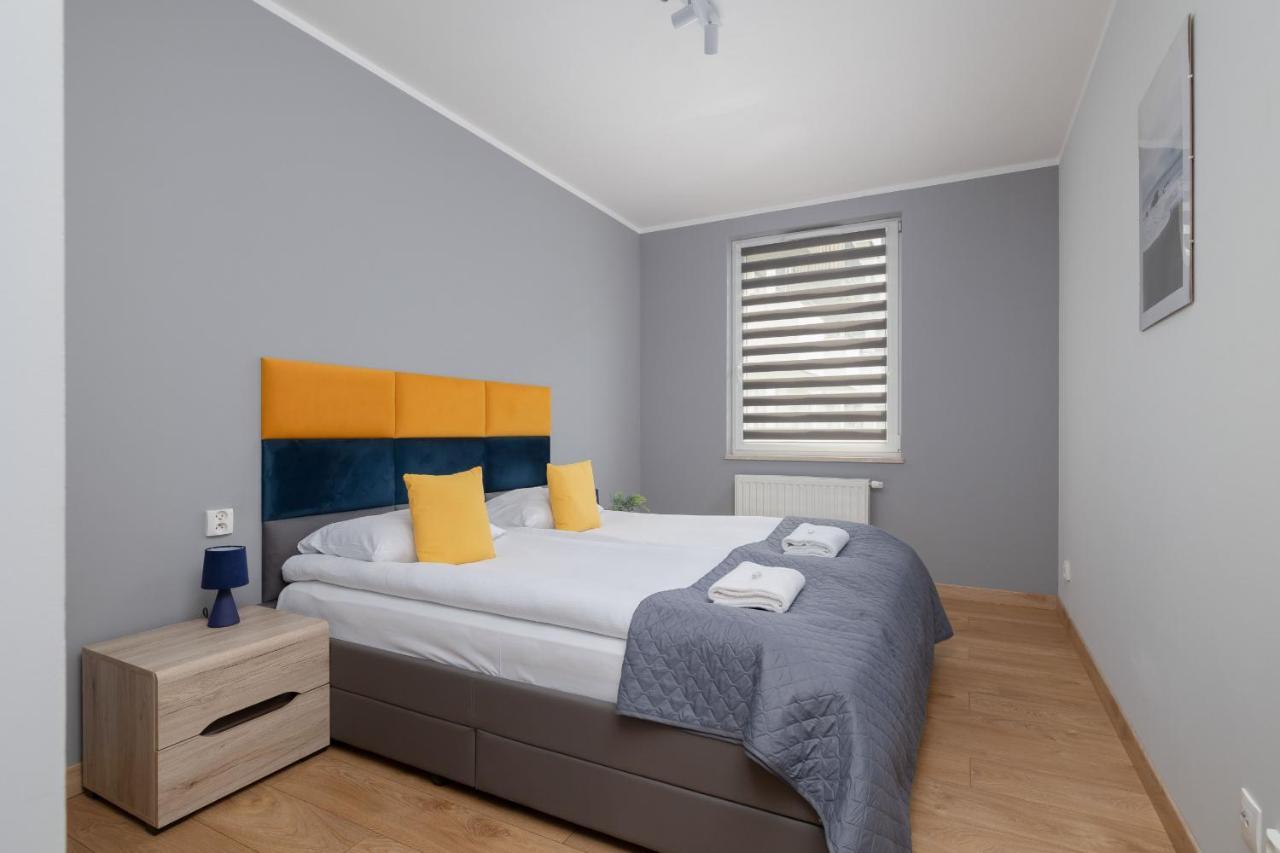 Osiedle Avia Family Apartment In Krakow With Balcony By Noclegi Renters Bagian luar foto