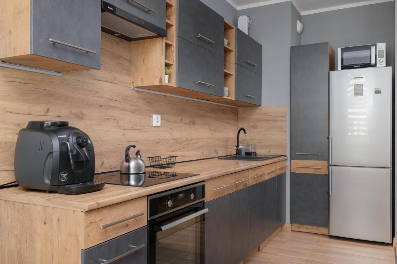 Osiedle Avia Family Apartment In Krakow With Balcony By Noclegi Renters Bagian luar foto
