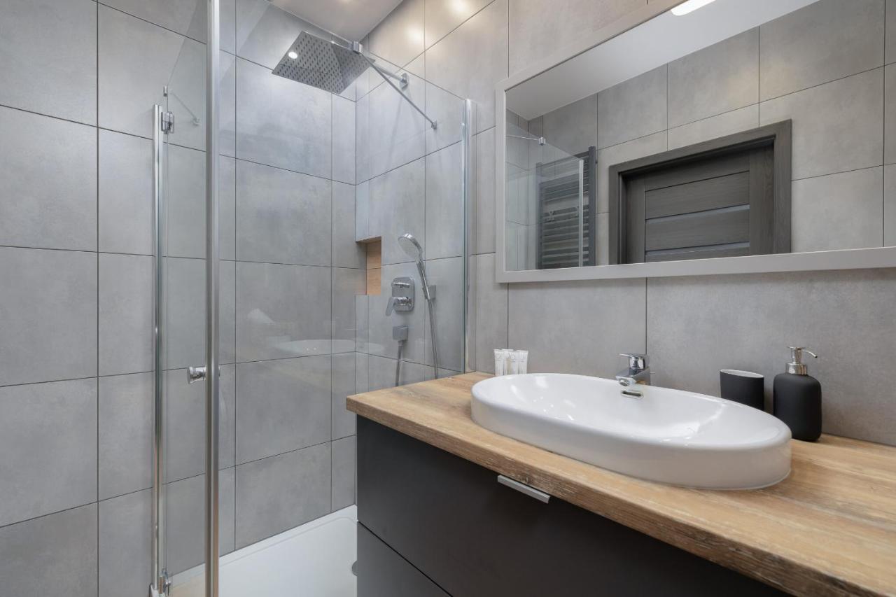 Osiedle Avia Family Apartment In Krakow With Balcony By Noclegi Renters Bagian luar foto