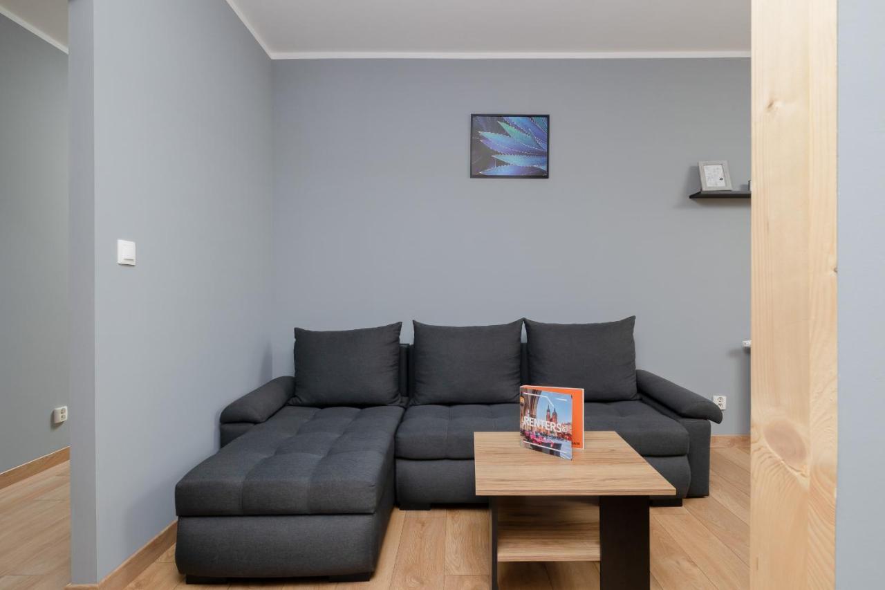 Osiedle Avia Family Apartment In Krakow With Balcony By Noclegi Renters Bagian luar foto
