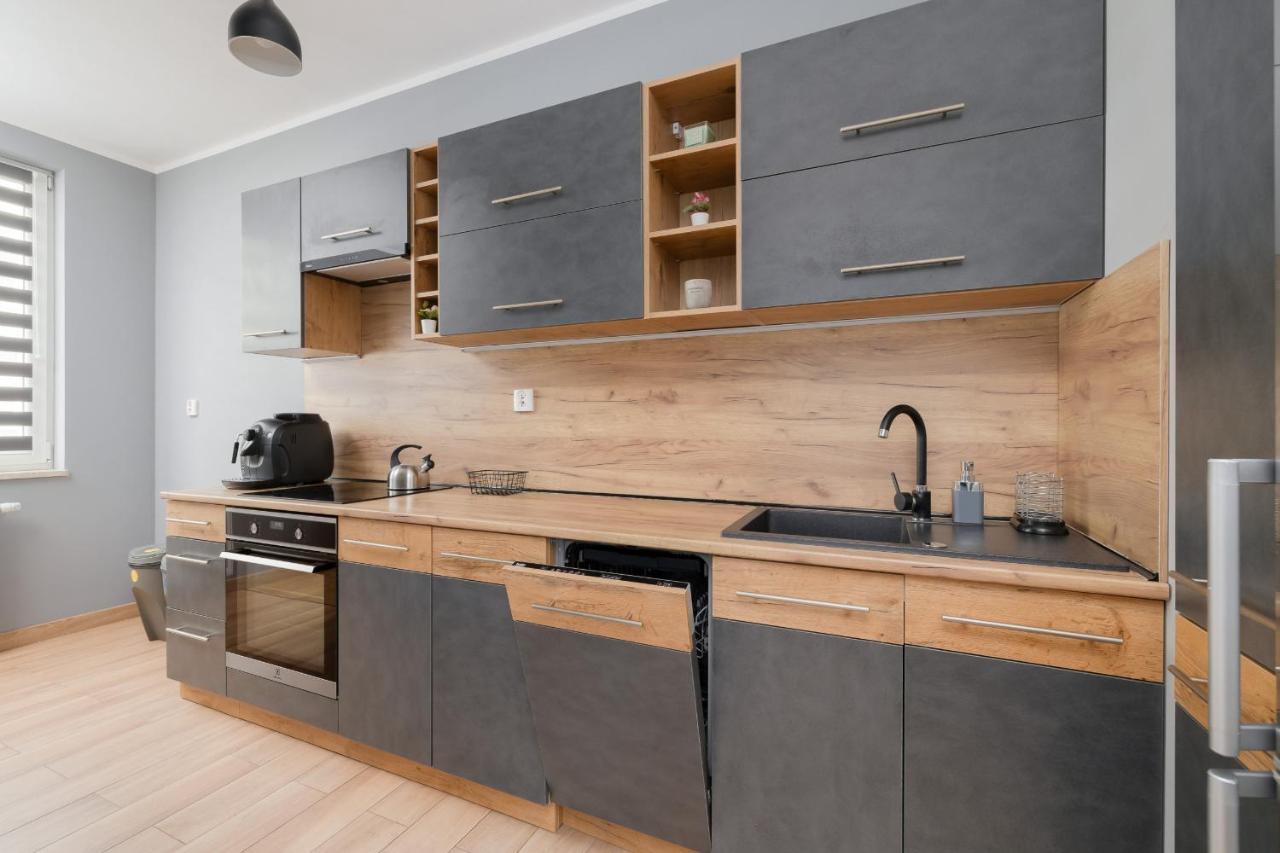 Osiedle Avia Family Apartment In Krakow With Balcony By Noclegi Renters Bagian luar foto